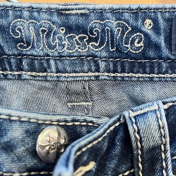 Miss Me Juniors Size 29 Blue Signature Cuffed Capri Distressed Embroidered Jeans - Picture 5 of 12